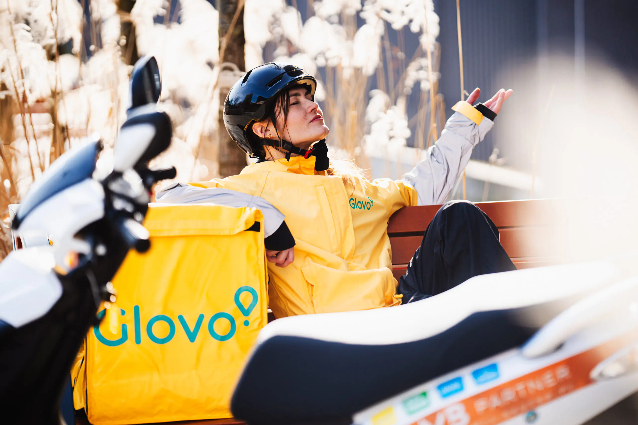 kurier-glovo-slajder