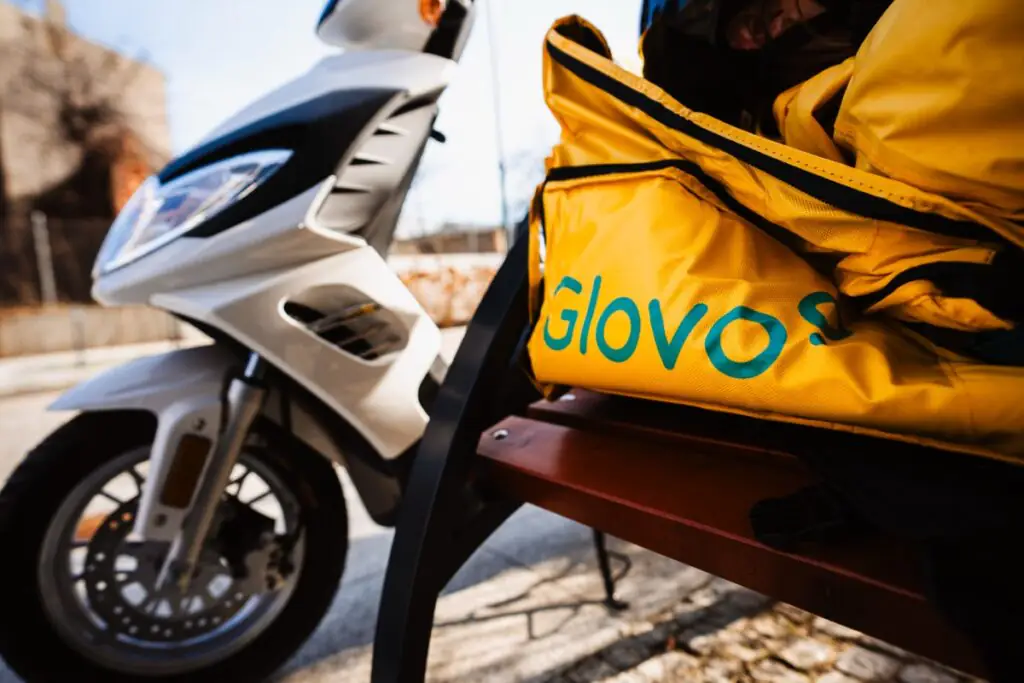 torba glovo i skuter